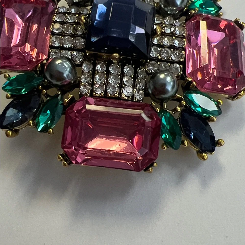 Elegant Pink and Blue Gemstone Brooch - Picture 3 of 8